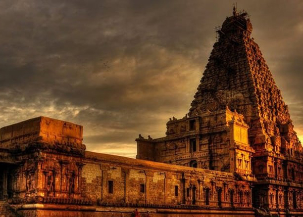 Pondicherry – Tanjore (4:30 Hrs) – Trichy (1.15 Hrs) – Madurai (2:30 Hrs)